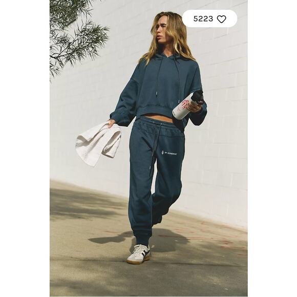 Free People Movement Undefeated Set Medium NEW - Picture 1 of 5